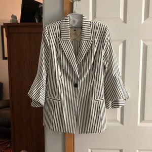NWOT Cabi bell sleeve blazer